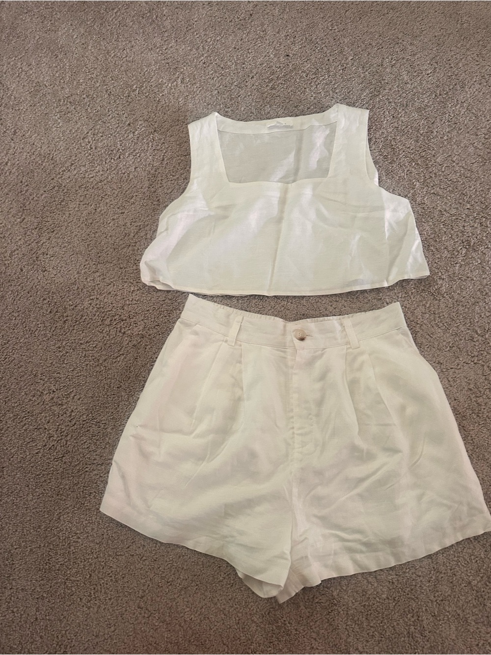 High-Waist White Tailored Line Shorts and crop top set - Picture 5 of 7